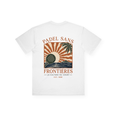 PSF Collective Introducing the Sunsmash Box Tee—a white t-shirt featuring a vibrant graphic on the back with a padel racket, palm tree, mountains, and a sunset. The design showcases "PADEL SANS" above and "FRONTIÈRES" below, with “La Culture du Court” and “Est. 1969” in subtle text underneath. This casual tee is perfect for anyone who appreciates sporty club style and celebrates padel culture. Designed for the Unwind