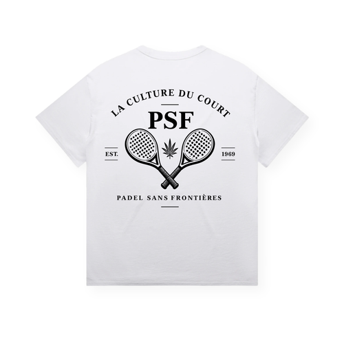 PSF Collective Introducing the Classic Rackets Tee1: a white unisex box tee featuring a minimalist black vintage-inspired graphic of two crossed padel rackets with a small leaf between them and the text “LA CULTURE DU COURT, PSF, EST. 1969, PADEL SANS FRONTIÈRES.” This sporty style pays homage to authentic racket culture. Designed for the Unwind